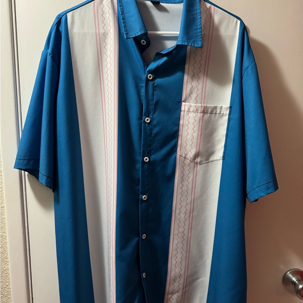 Men's Blue and White Short Sleeve Shirt